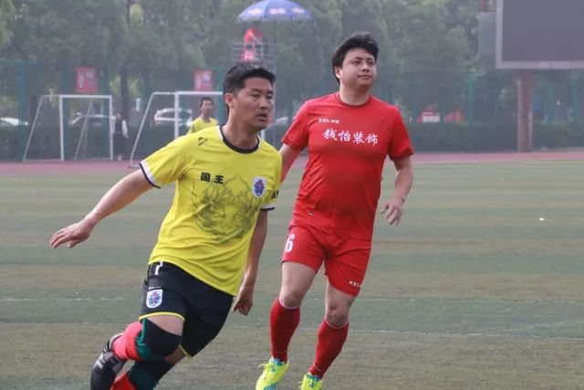 广州男篮获首胜：团队默契闪耀全场